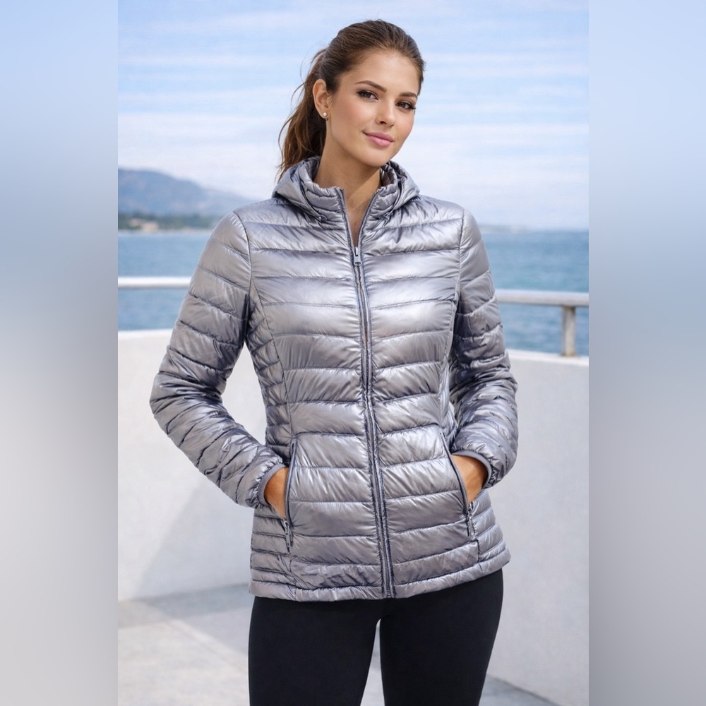 BASS XS women’s silver lightweight duck down puffer jacket like-new condition